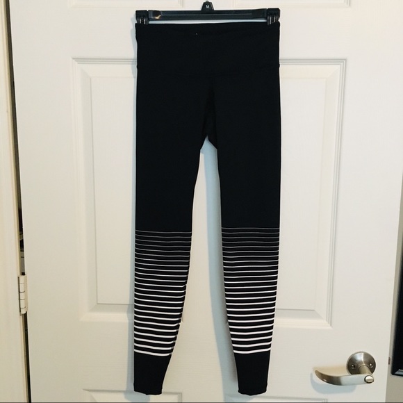 NWOT Old Navy Active Compression Leggings - Picture 2 of 4